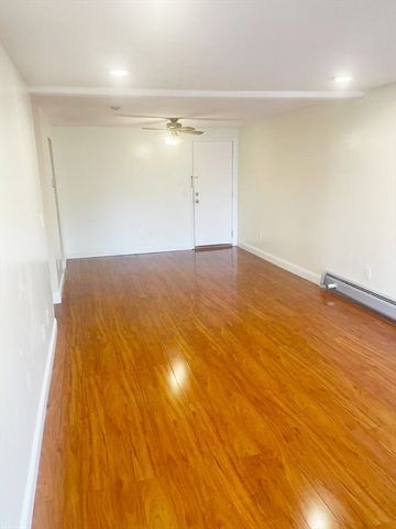 127 King Street 203, Franklin, MA 02038