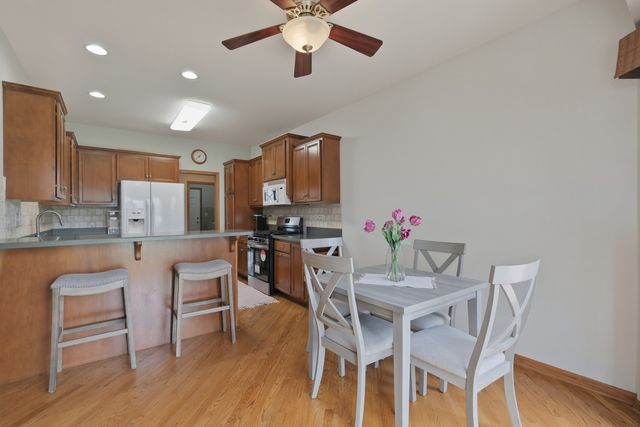 1007 Peregrine Way, Hampshire, IL 60140