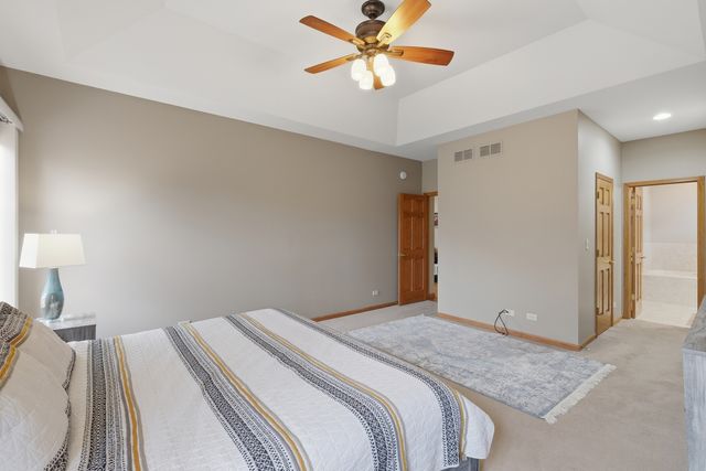 1007 Peregrine Way, Hampshire, IL 60140