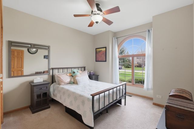 1007 Peregrine Way, Hampshire, IL 60140