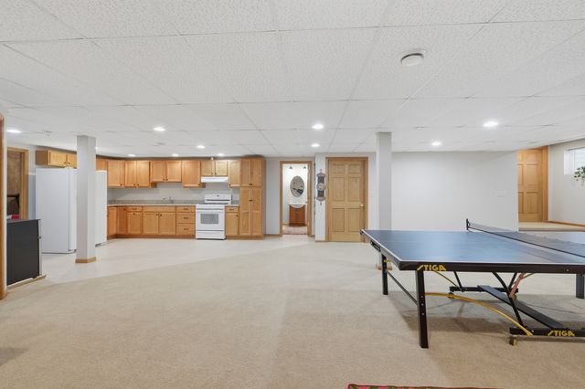 1007 Peregrine Way, Hampshire, IL 60140