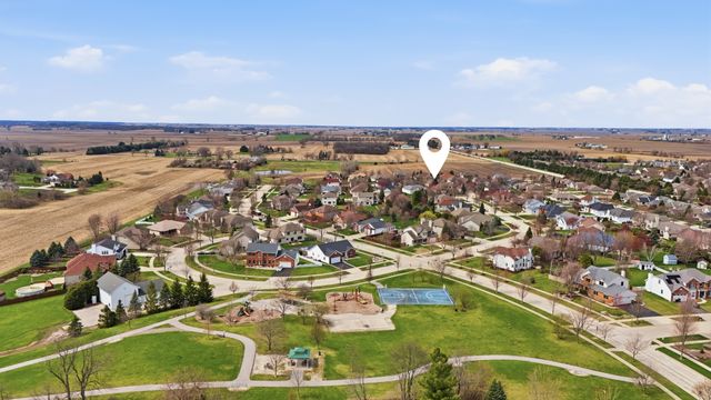 1007 Peregrine Way, Hampshire, IL 60140