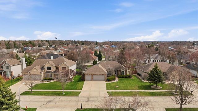 1007 Peregrine Way, Hampshire, IL 60140