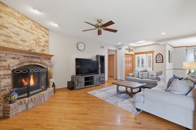 1007 Peregrine Way, Hampshire, IL 60140