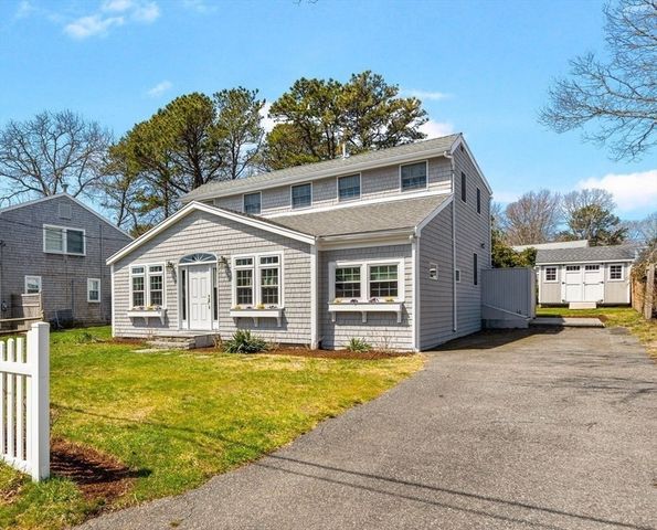 37 Uncle Henrys Rd, Mashpee, MA 02649
