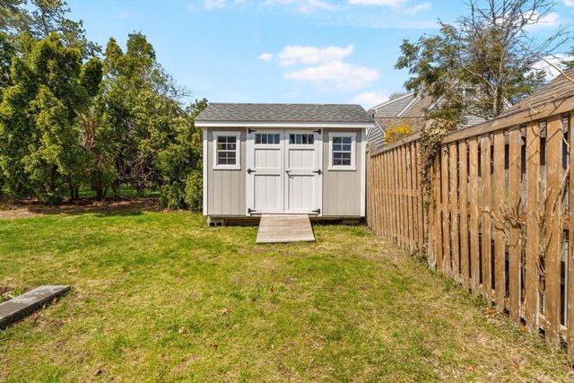 37 Uncle Henrys Rd, Mashpee, MA 02649