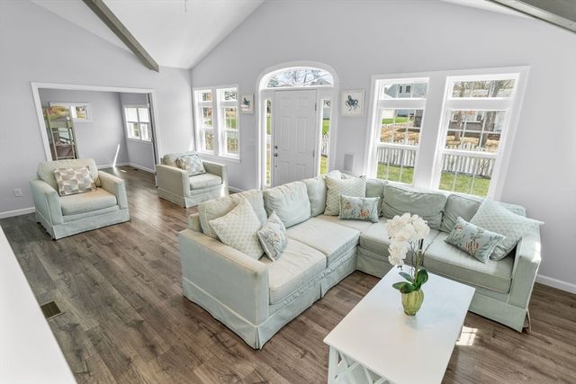 37 Uncle Henrys Rd, Mashpee, MA 02649