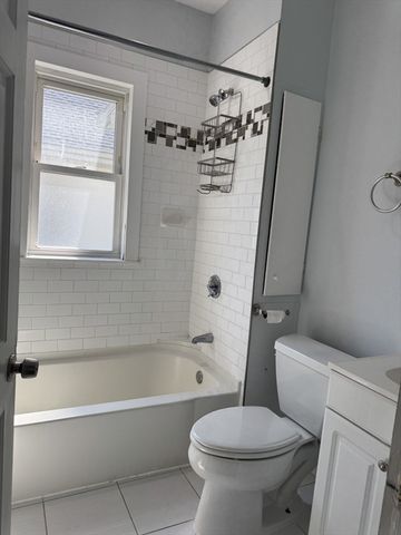 95 Waverly St, Everett, MA 02149