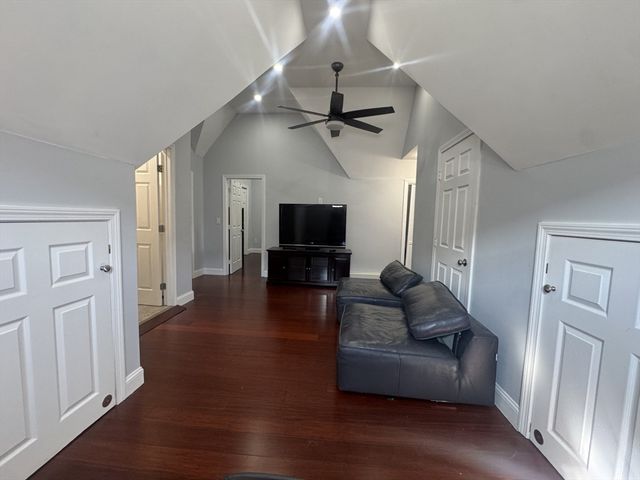95 Waverly St, Everett, MA 02149