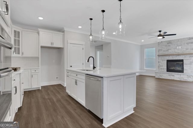 135 Marble Tree Way, Ball Ground, GA 30107