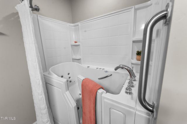 1684 Hatterdale Farm Road B, Blountville, TN 37617