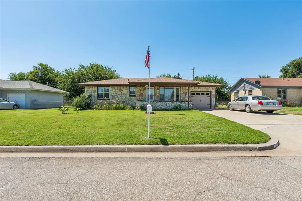 701 Thompson Drive, El Reno, OK 73036