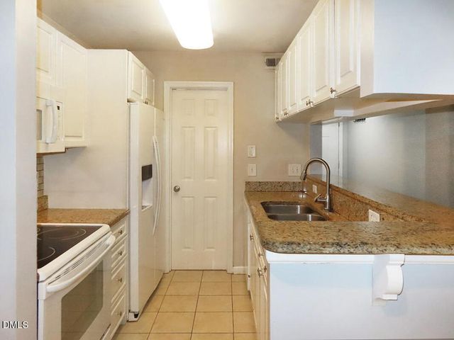 1003 Kingswood Drive J, Chapel Hill, NC 27517