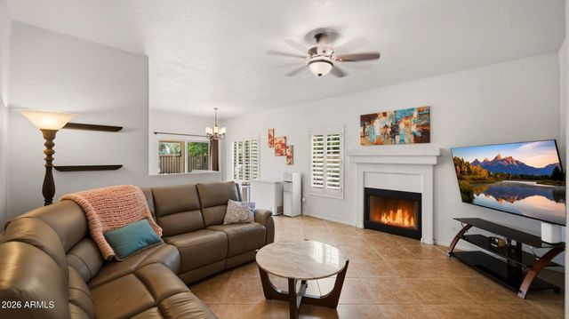 219 W ENSUENO Street, Gilbert, AZ 85233