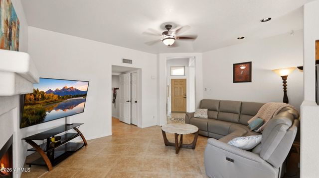 219 W ENSUENO Street, Gilbert, AZ 85233