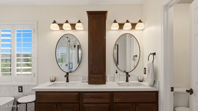 219 W ENSUENO Street, Gilbert, AZ 85233