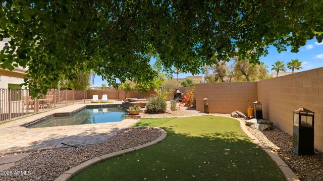 219 W ENSUENO Street, Gilbert, AZ 85233