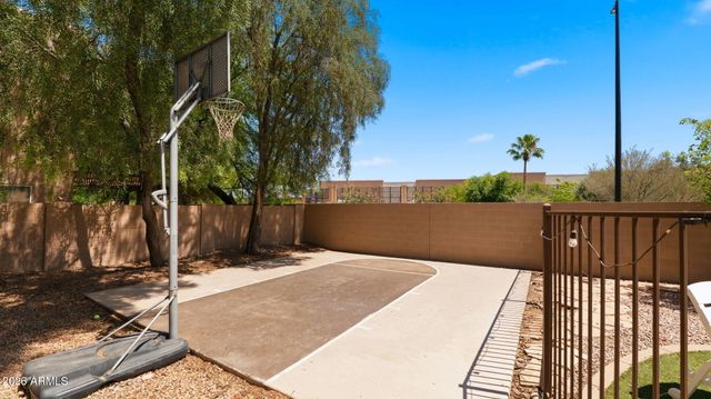 219 W ENSUENO Street, Gilbert, AZ 85233