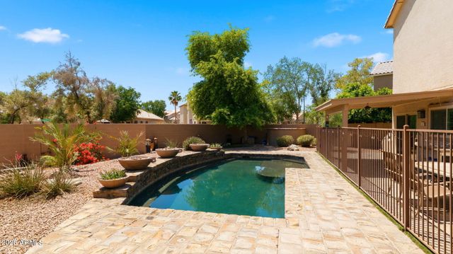 219 W ENSUENO Street, Gilbert, AZ 85233