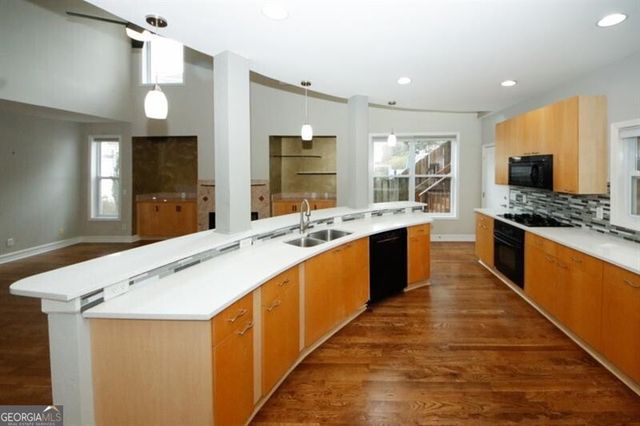1354 Brookhaven Village Circle NE, Brookhaven, GA 30319