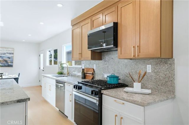 5104 8th Avenue, Los Angeles, CA 90043