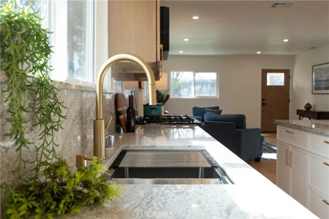 5104 8th Avenue, Los Angeles, CA 90043