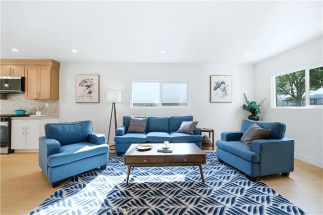 5104 8th Avenue, Los Angeles, CA 90043