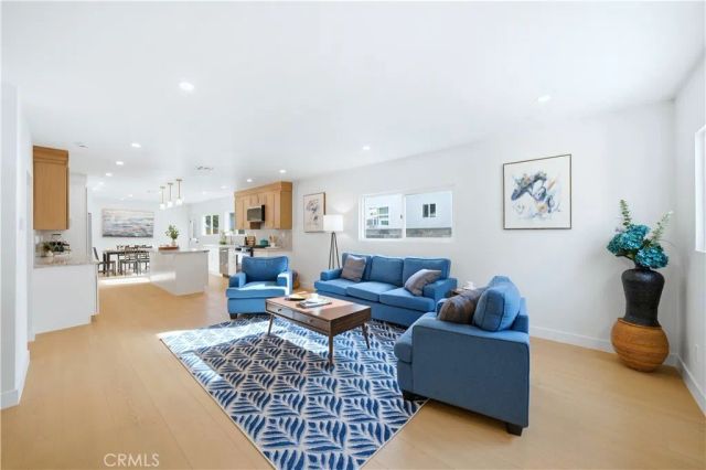 5104 8th Avenue, Los Angeles, CA 90043