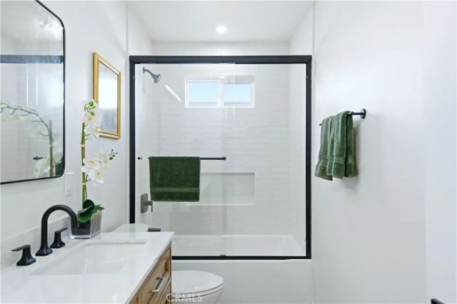 5104 8th Avenue, Los Angeles, CA 90043