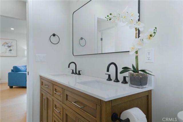 5104 8th Avenue, Los Angeles, CA 90043