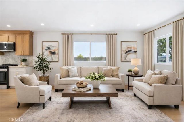 5104 8th Avenue, Los Angeles, CA 90043