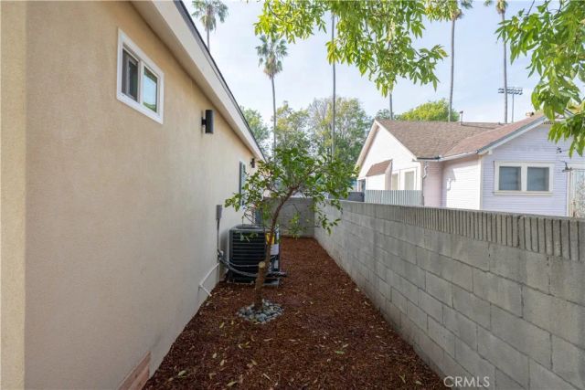 5104 8th Avenue, Los Angeles, CA 90043