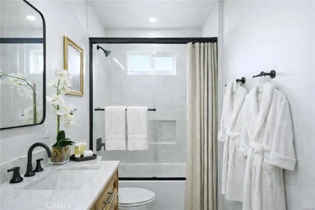 5104 8th Avenue, Los Angeles, CA 90043