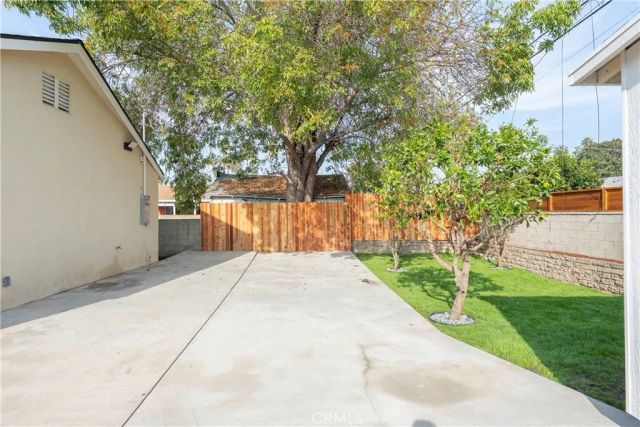 5104 8th Avenue, Los Angeles, CA 90043