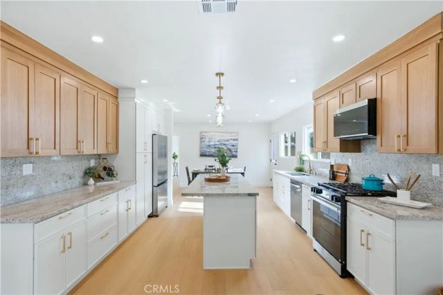 5104 8th Avenue, Los Angeles, CA 90043