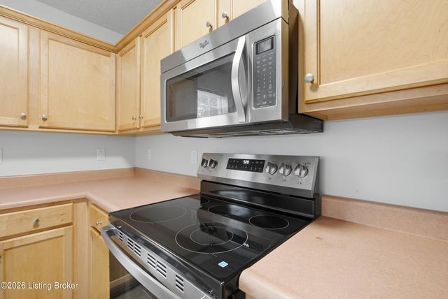 6311 Cottage Field Cir, Louisville, KY 40218