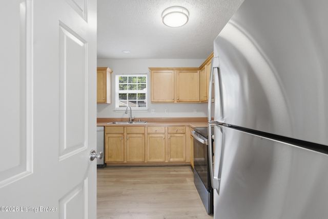 6311 Cottage Field Cir, Louisville, KY 40218