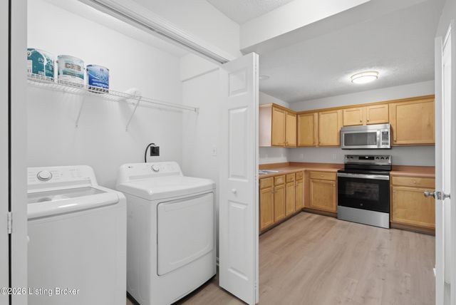 6311 Cottage Field Cir, Louisville, KY 40218