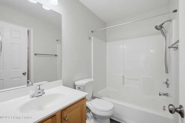 6311 Cottage Field Cir, Louisville, KY 40218