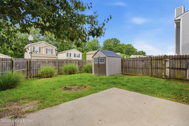 6311 Cottage Field Cir, Louisville, KY 40218