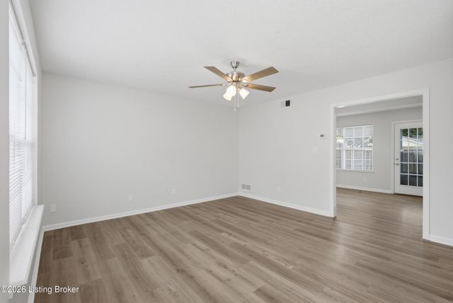 6311 Cottage Field Cir, Louisville, KY 40218