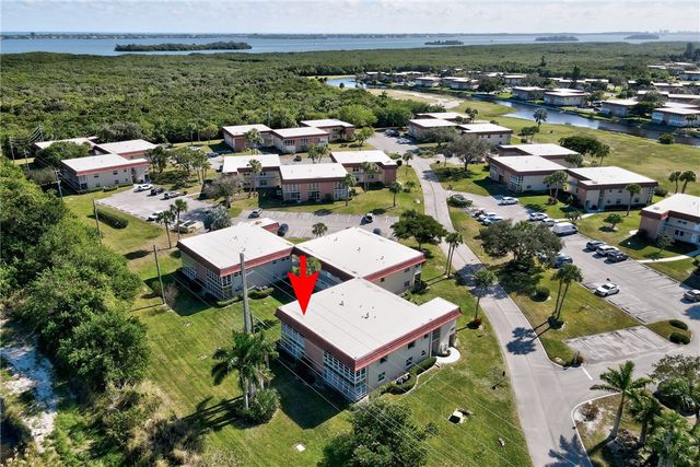 107 Spring Lake Court 206, Vero Beach, FL 32962