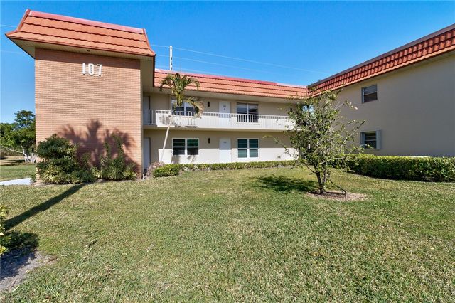 107 Spring Lake Court 206, Vero Beach, FL 32962