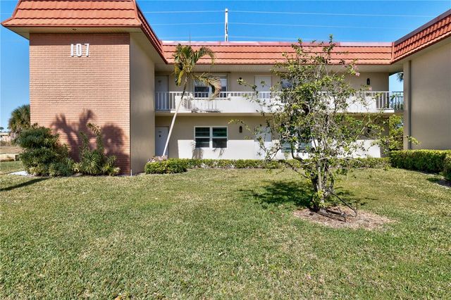 107 Spring Lake Court 206, Vero Beach, FL 32962