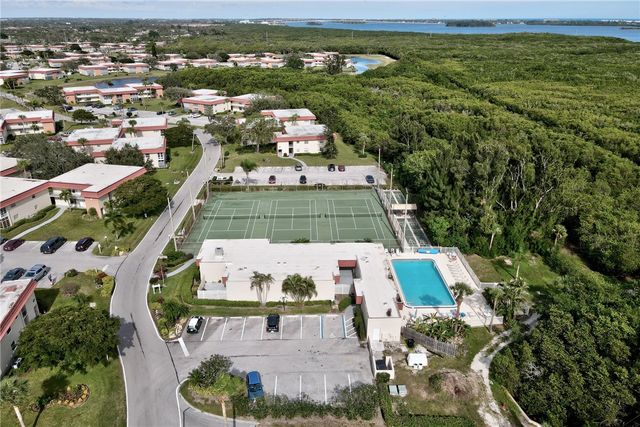107 Spring Lake Court 206, Vero Beach, FL 32962