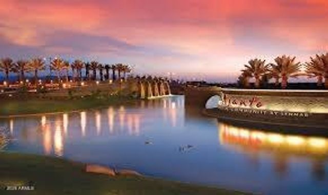 16872 W Vereda Solana Drive, Surprise, AZ 85387