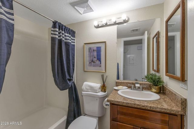 623 W GUADALUPE Road 214, Mesa, AZ 85210