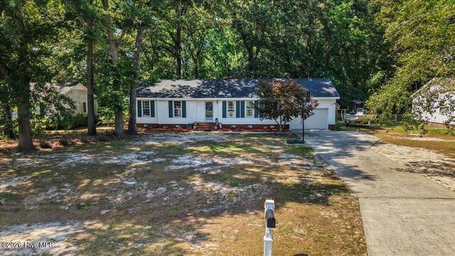 2444 Pine Knoll Drive, Kinston, NC 28504
