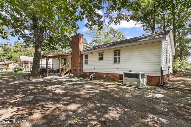 2444 Pine Knoll Drive, Kinston, NC 28504