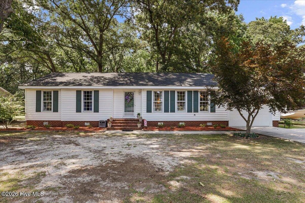 2444 Pine Knoll Drive, Kinston, NC 28504